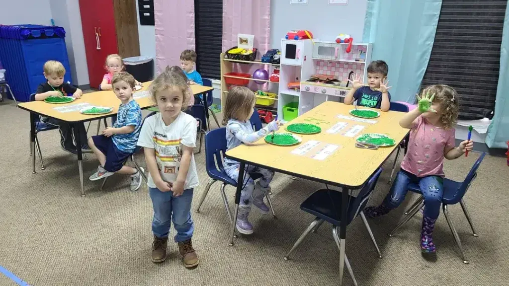 the way church pdo and preschool children doing christmas crafts 1024x576